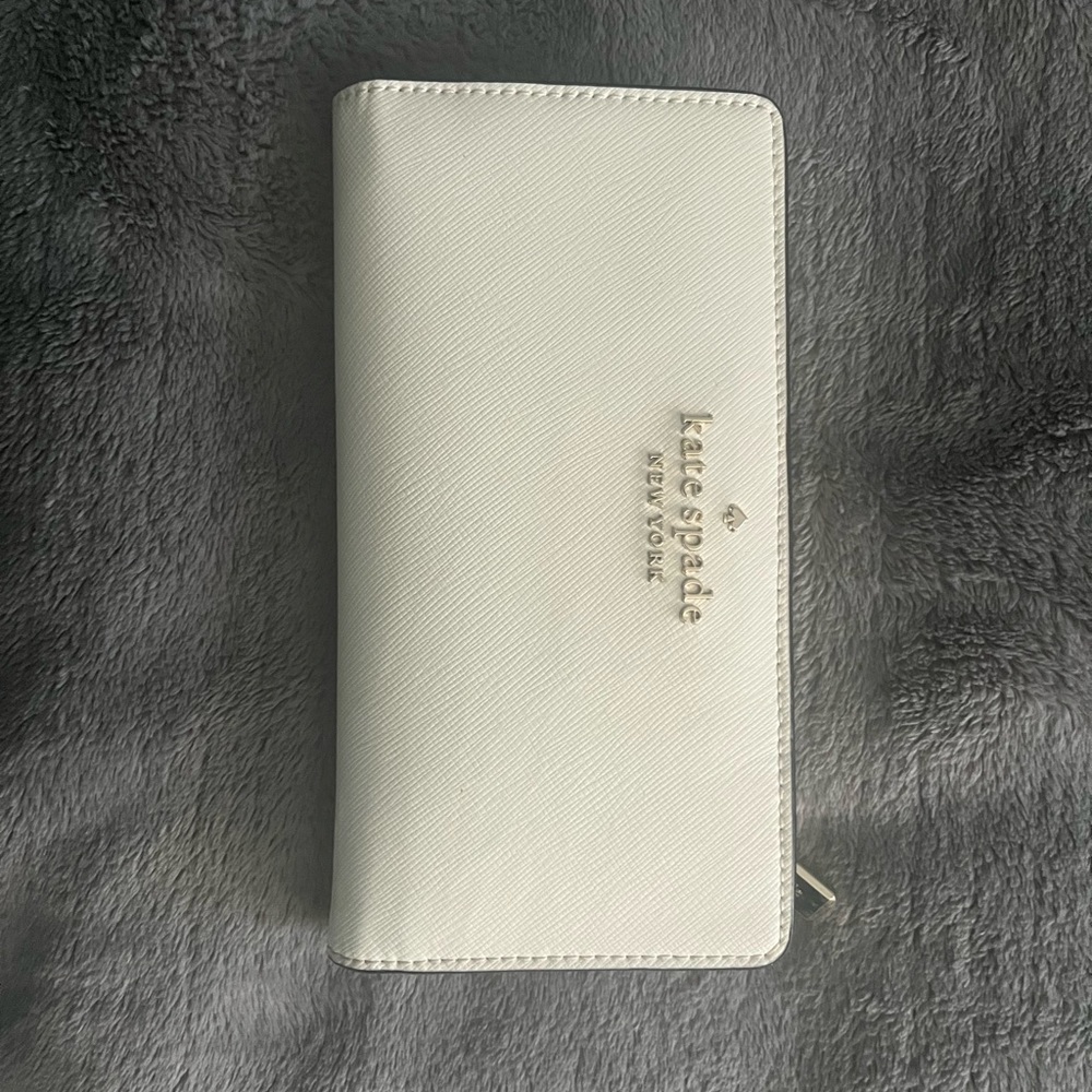 Kate spade wallet 🤍